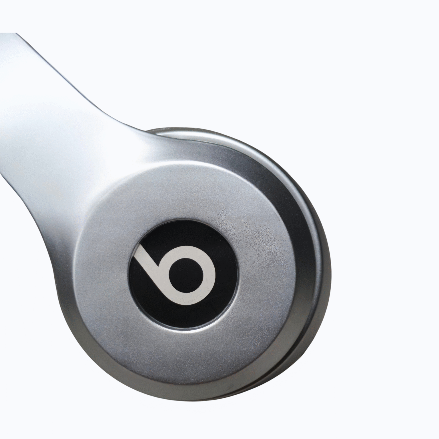 Beats B1 Wireless Bluetooth Headphones – FM/MP3, Built-in Mic, Over-Ear Comfort Headset - Image 1